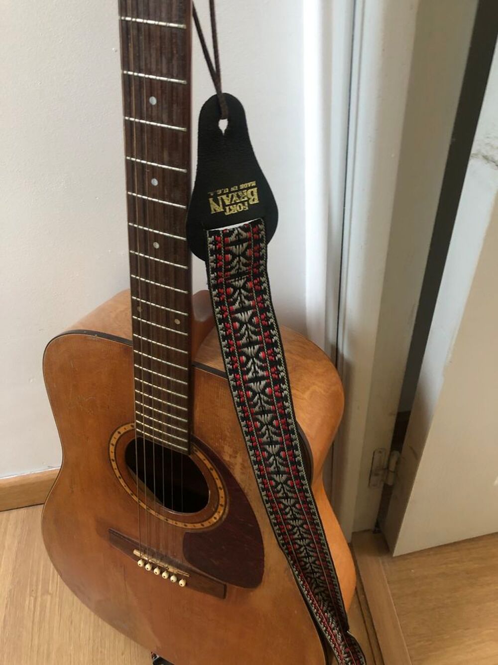 une guitare Instruments de musique