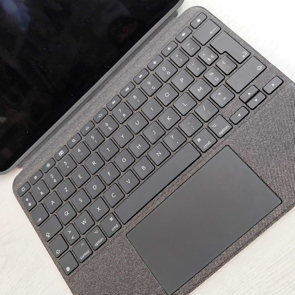 Ipad Pro 11 Pouces 128 GB 4&egrave;me g&eacute;n&eacute;ration + stylet pencil Apple + coque, clavier et &eacute;tui Téléphones et tablettes