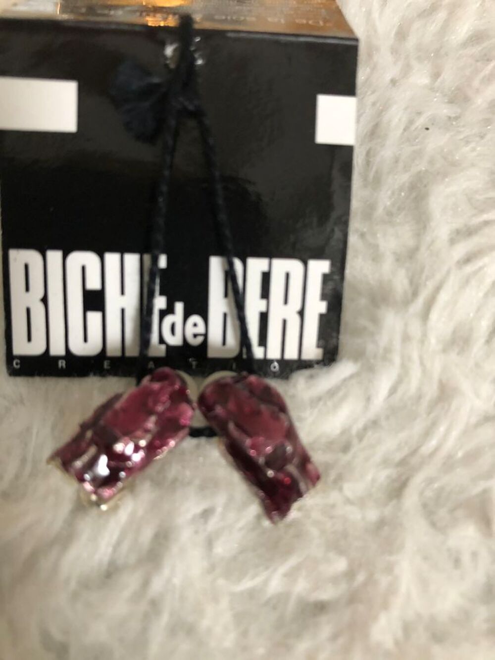 boucles d?oreilles clips &agrave; ""&agrave; " biche de bere " cassis NEUVES Bijoux et montres