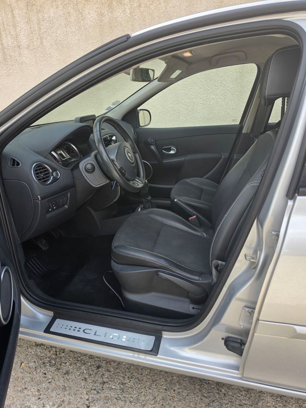 Clio III dCi 105 eco2 Exception TomTom Euro 5 2011 occasion 89000 Auxerre