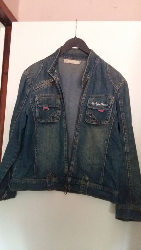 Veste en jean bleu. 10 Valenciennes (59)
