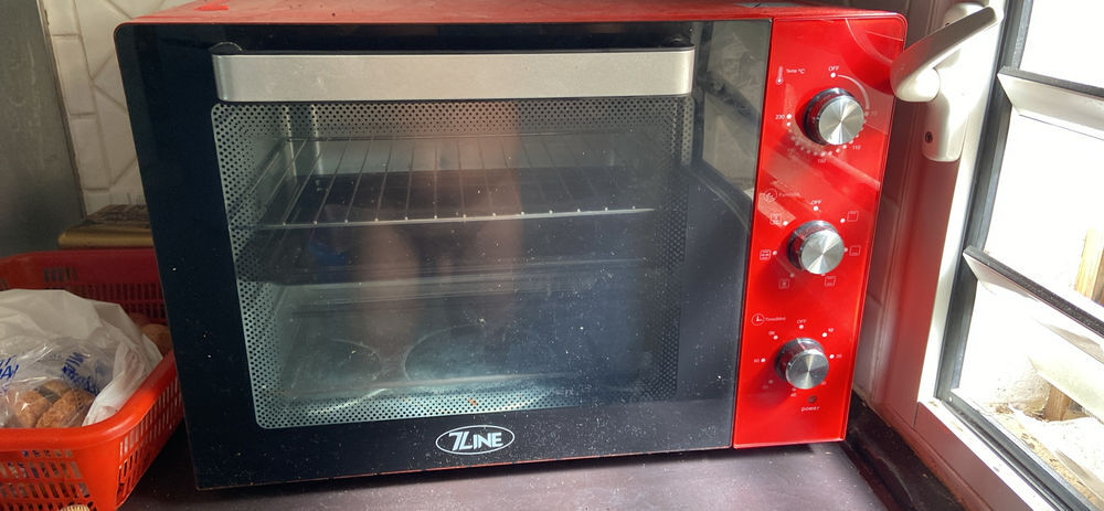Four 7Line Rouge 70L Electroménager
