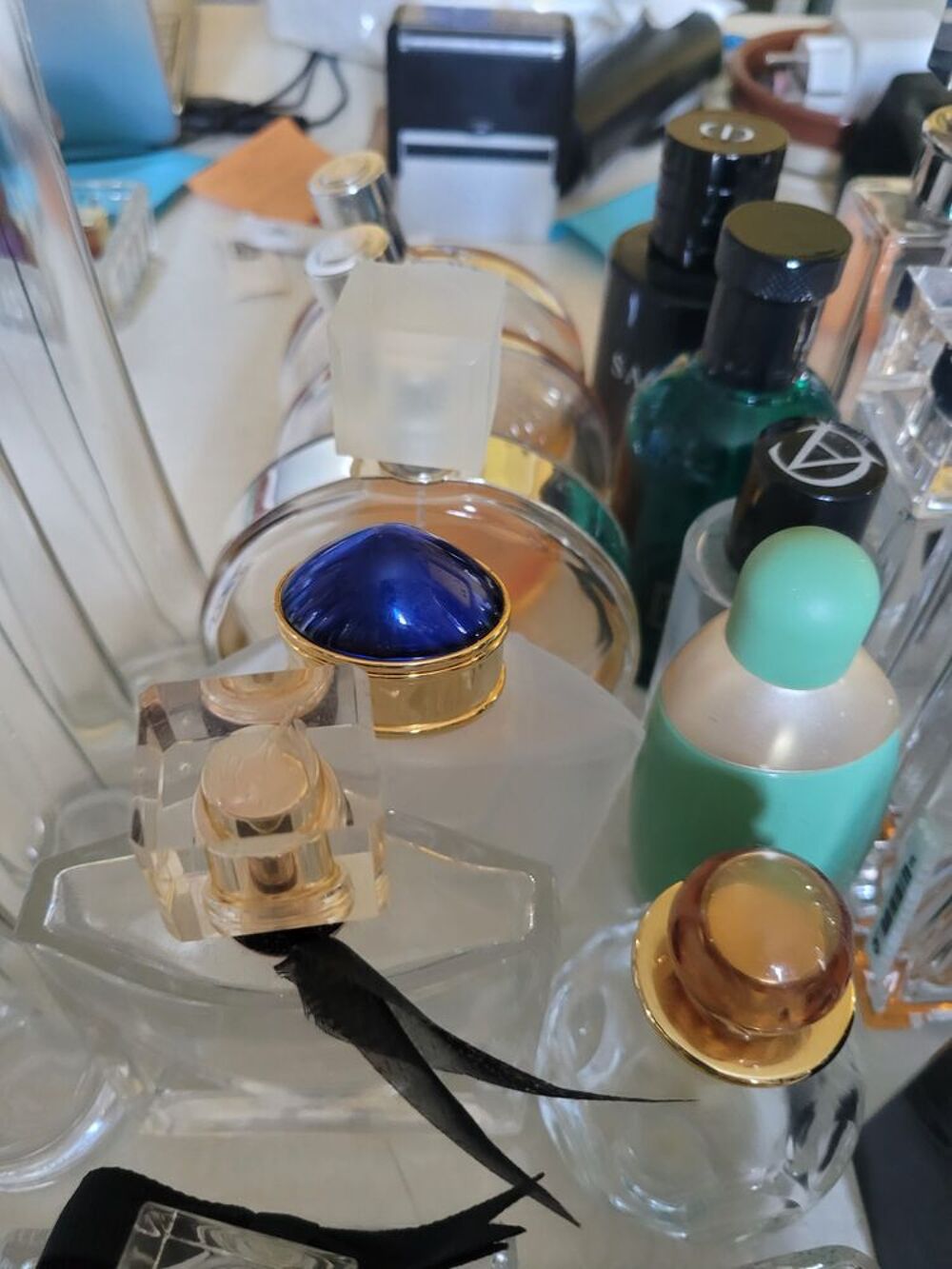 28 FLACONS DIVERS PARFUM DE MARQUE VIDE POUR COLLECTION 
