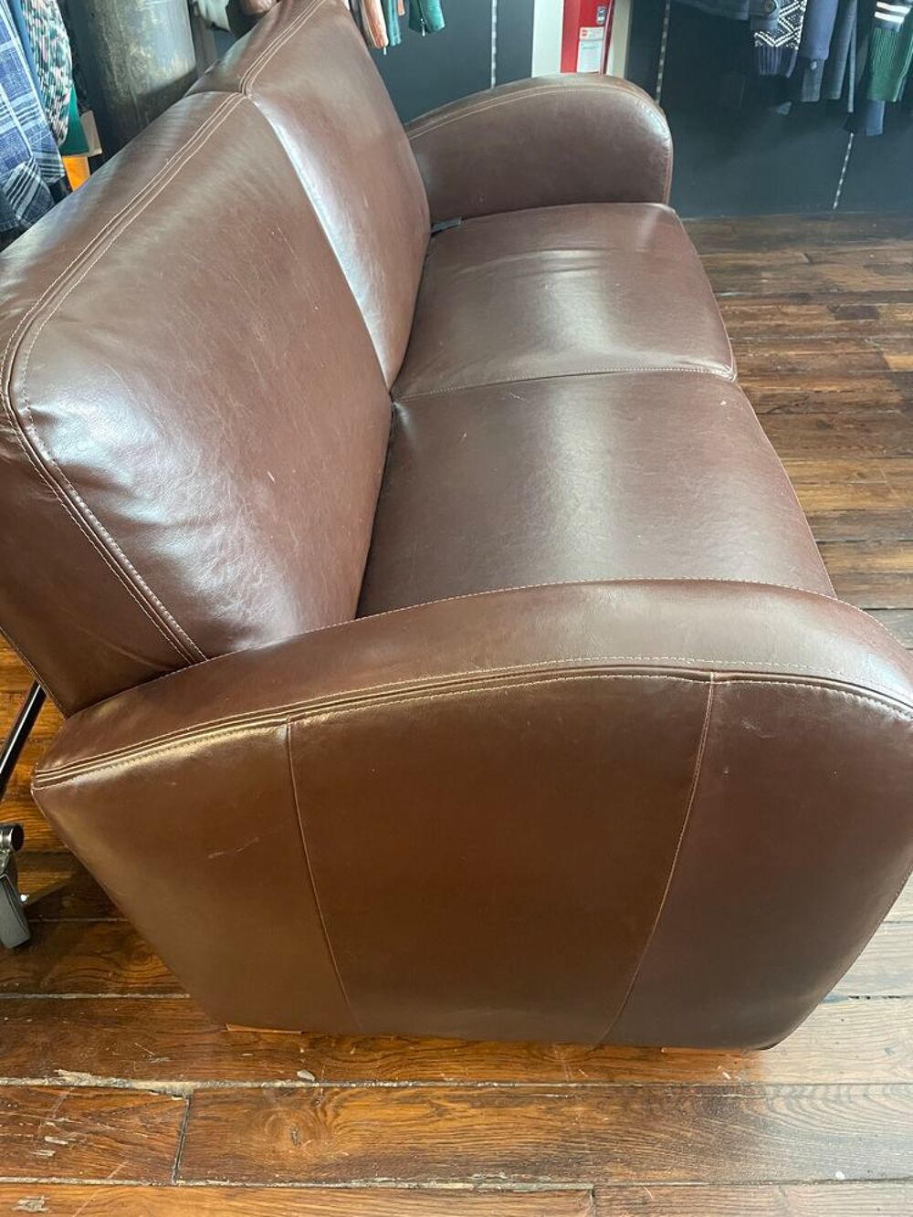 Fauteuil club 2 places et 2 fauteuils une place 
Bon &eacute;tat Meubles