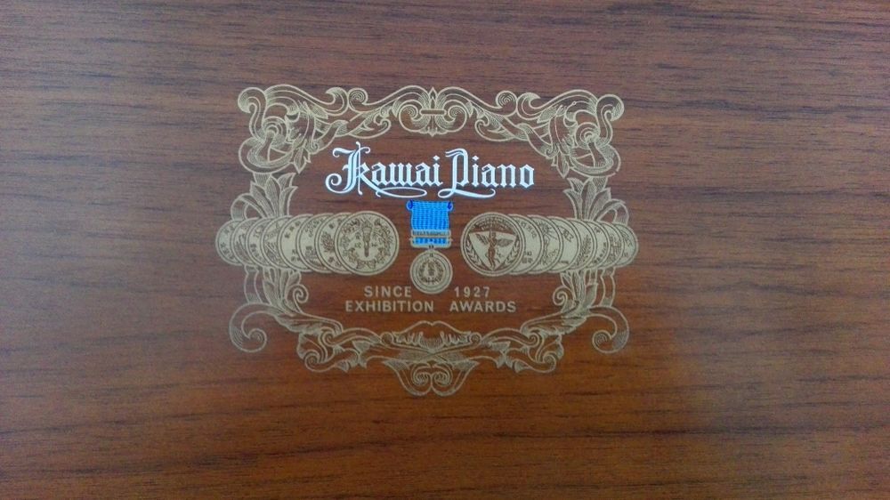 Piano droit Kawai en merisier Instruments de musique