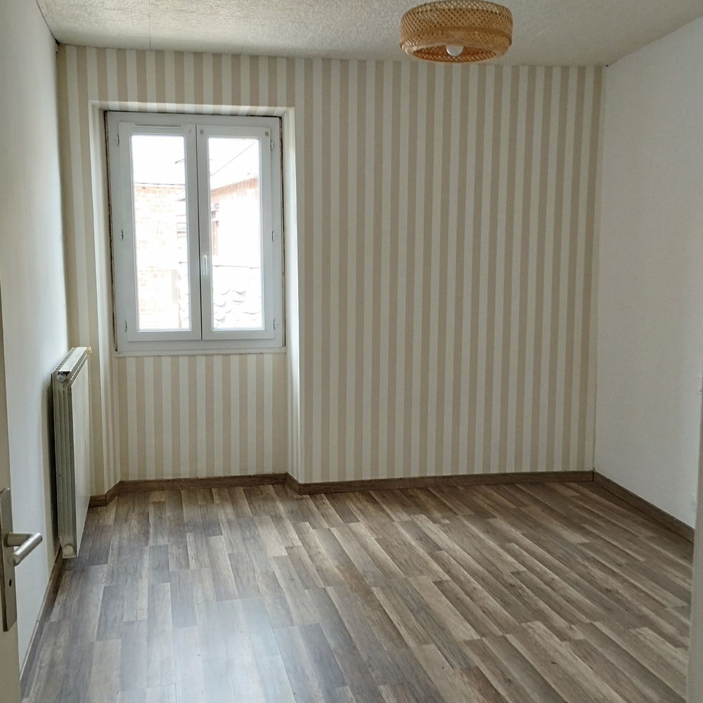 Location Appartement T3 rénové 50 m² Centre, calme et parking public au pied Marcillac-vallon