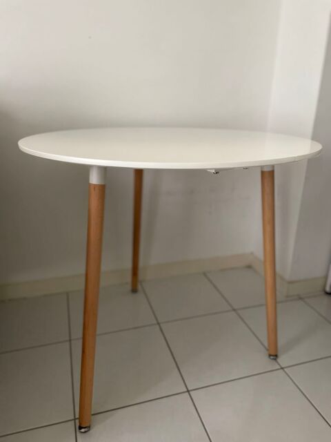 Table ronde scandinave blanche pieds en bois 35 Nantes (44)