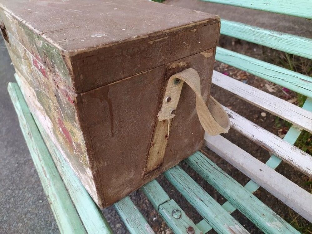 Ancienne Boite pour la P&ecirc;che D&eacute;but XX&egrave;me D&eacute;cor Humoristique 