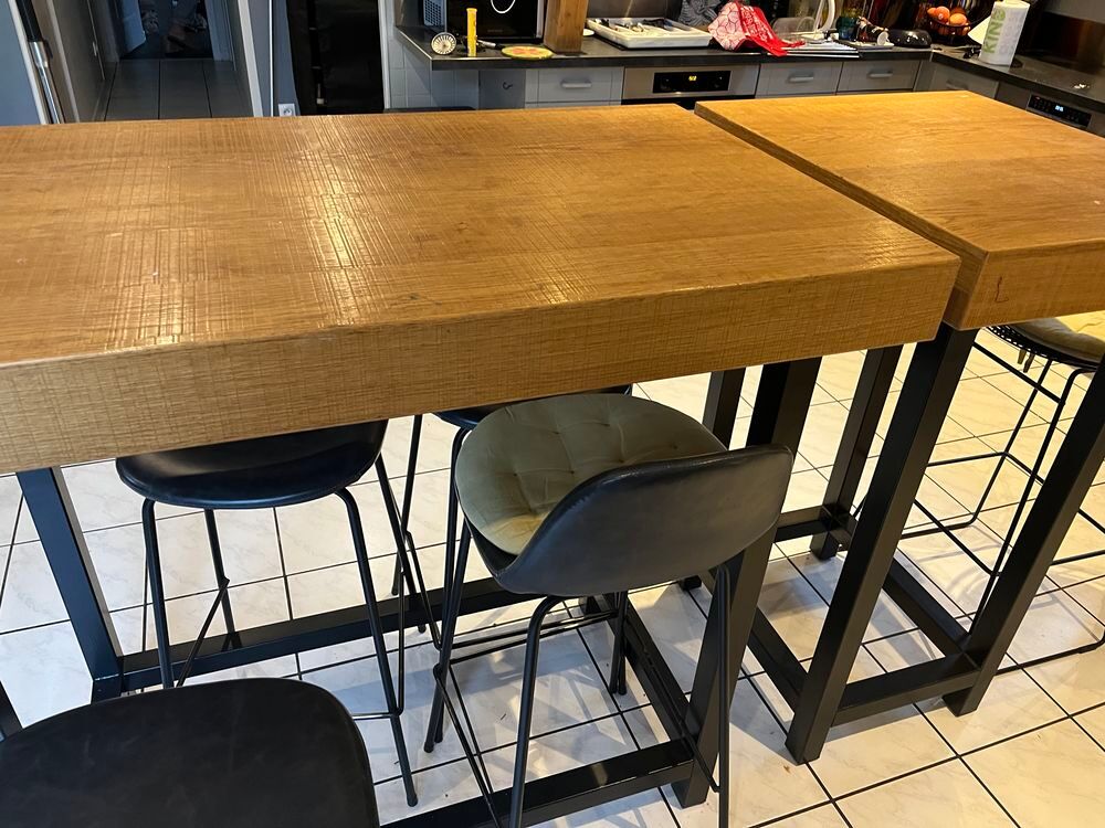 Suite travaux lot table avec chaises Meubles