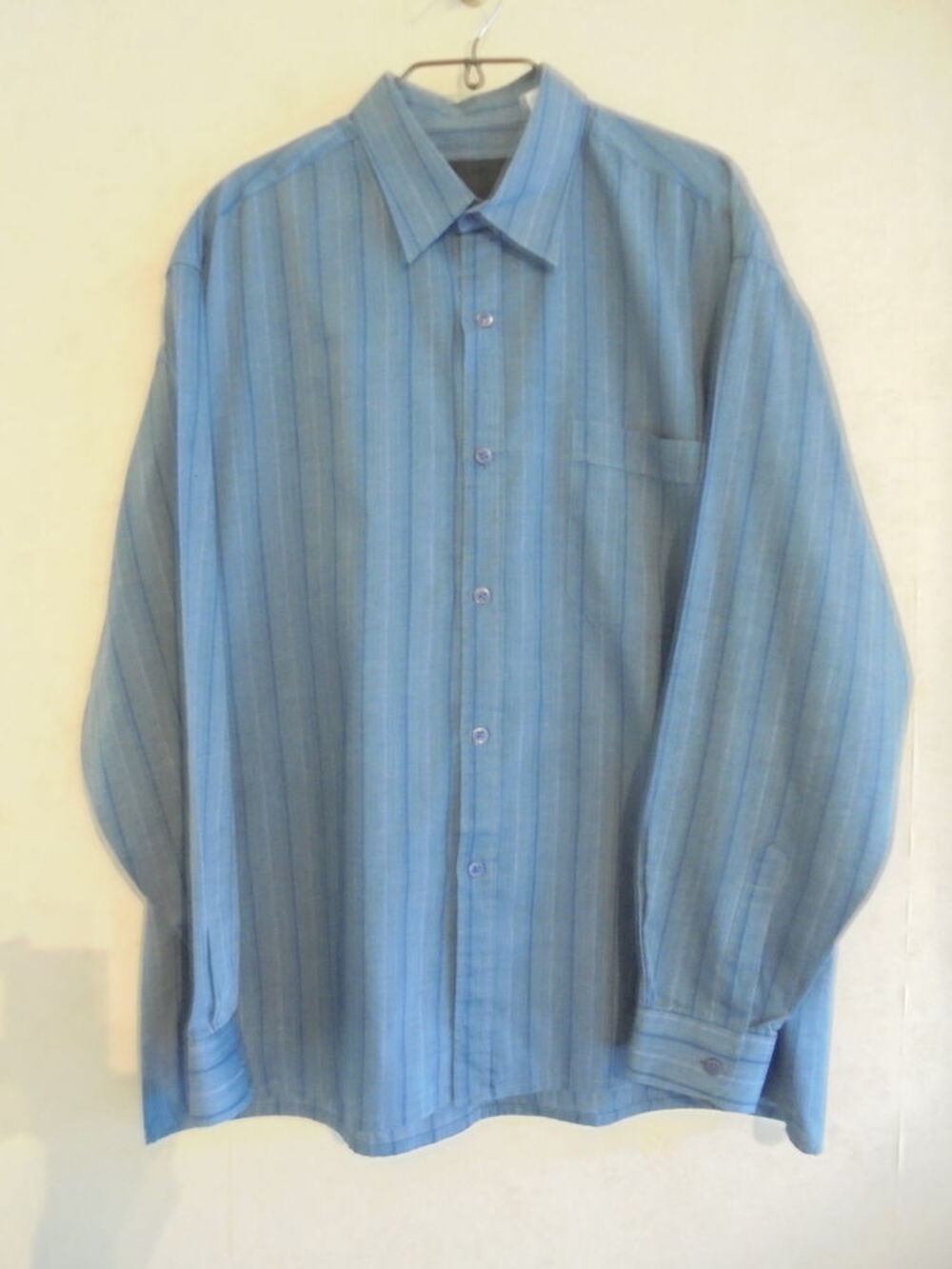 Chemise bleue gris&eacute;e (51) Vêtements