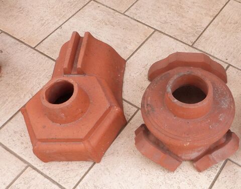 Abouts de faitiere 2 & 3 pans, tuiles perrusson 23 �cuisses (71)