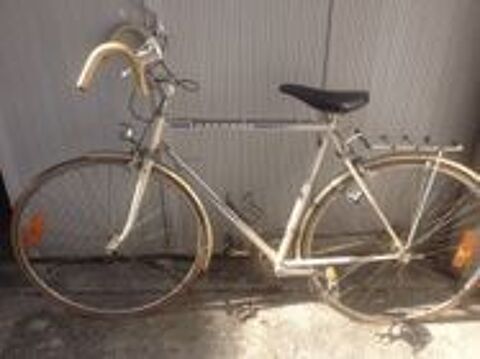 ancien v�lo de course-peugeot 100 Lyon 3 (69)