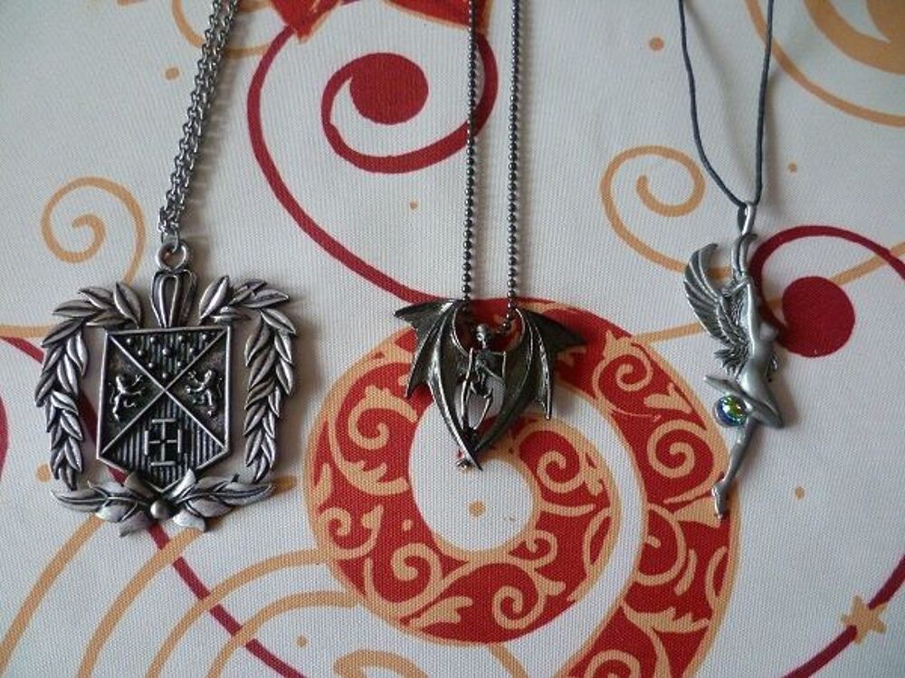 Colliers Gothique Halloween Fee Squelette blason moyen age c Bijoux et montres