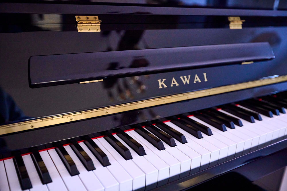 : PIANO DROIT KAWAI KU-10 NOIR LAQU&Eacute; Instruments de musique