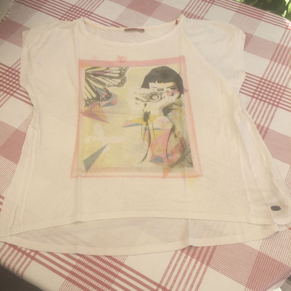 Lot de 4 tee shirts - taille M/L Vêtements