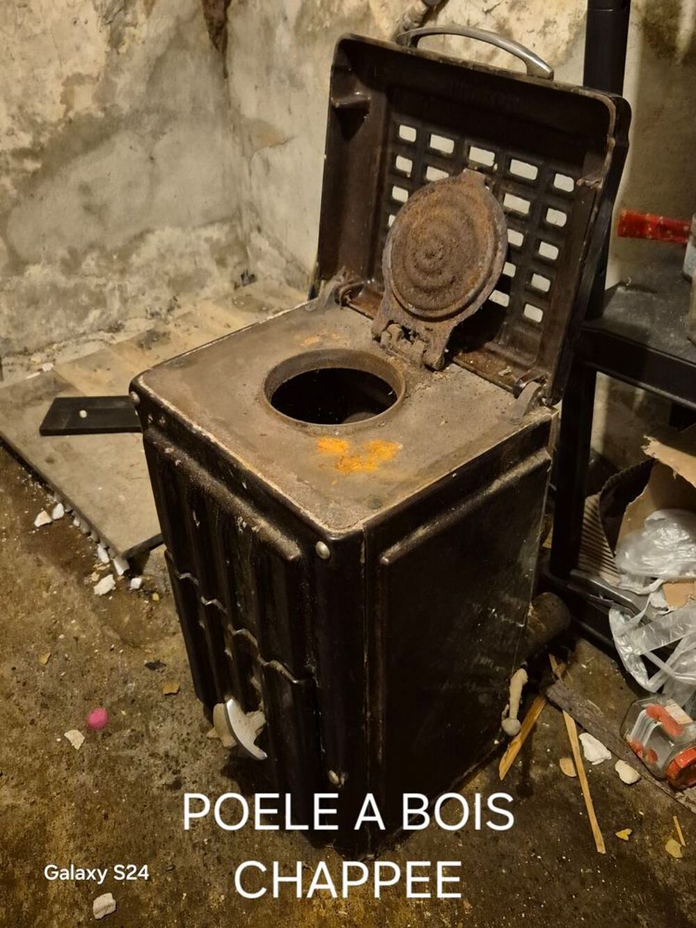 Po&ecirc;le a bois chapee 
