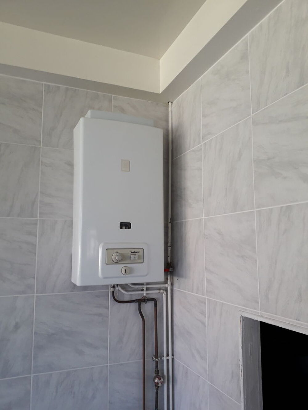 Chauffe eau GAZ de marque Vaillant Electroménager