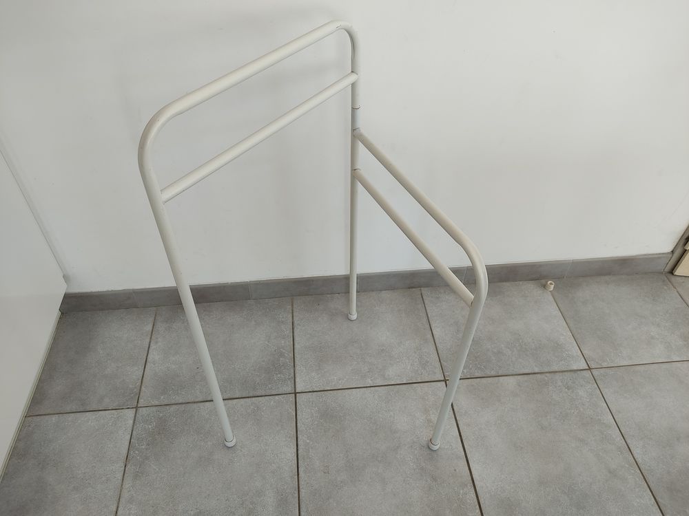 Porte serviette en m&eacute;tal blanc 89cm Meubles
