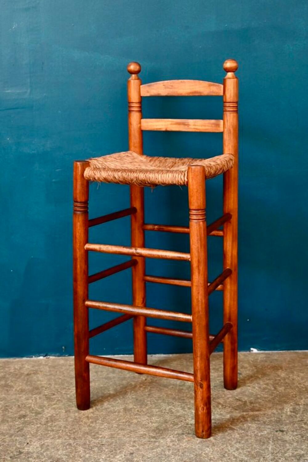 Tabouret haut de bar ancien en bois et paille Meubles