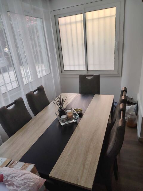 table 6 personnes + 6 chaises 100 Toulon (83)