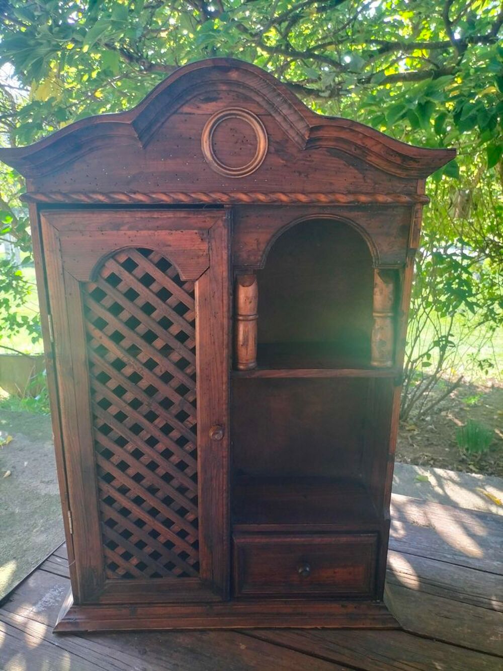 Ancienne armoire suspendue Décoration