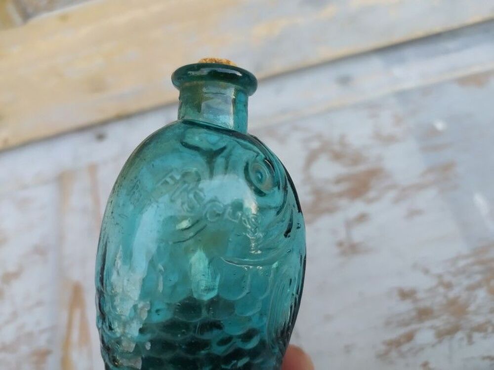 Bouteille Verre Bleu Publicitaire Poisson Bitters Fisch's 
