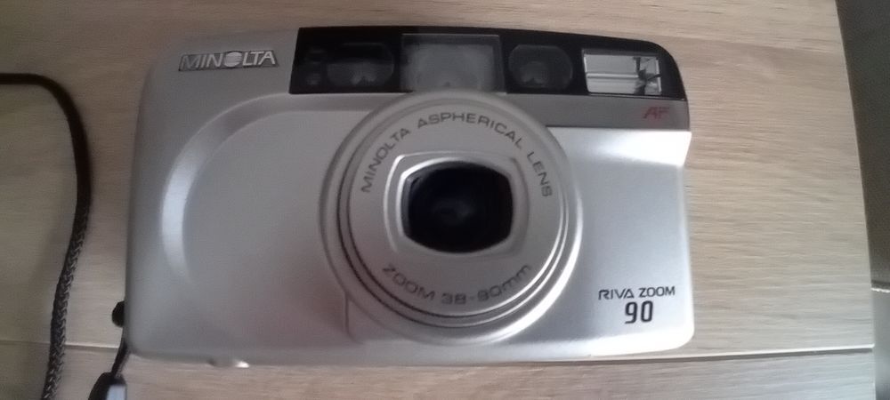 Appareil photo Minolta Riva Zoom 38-90mm. Photos/Video/TV