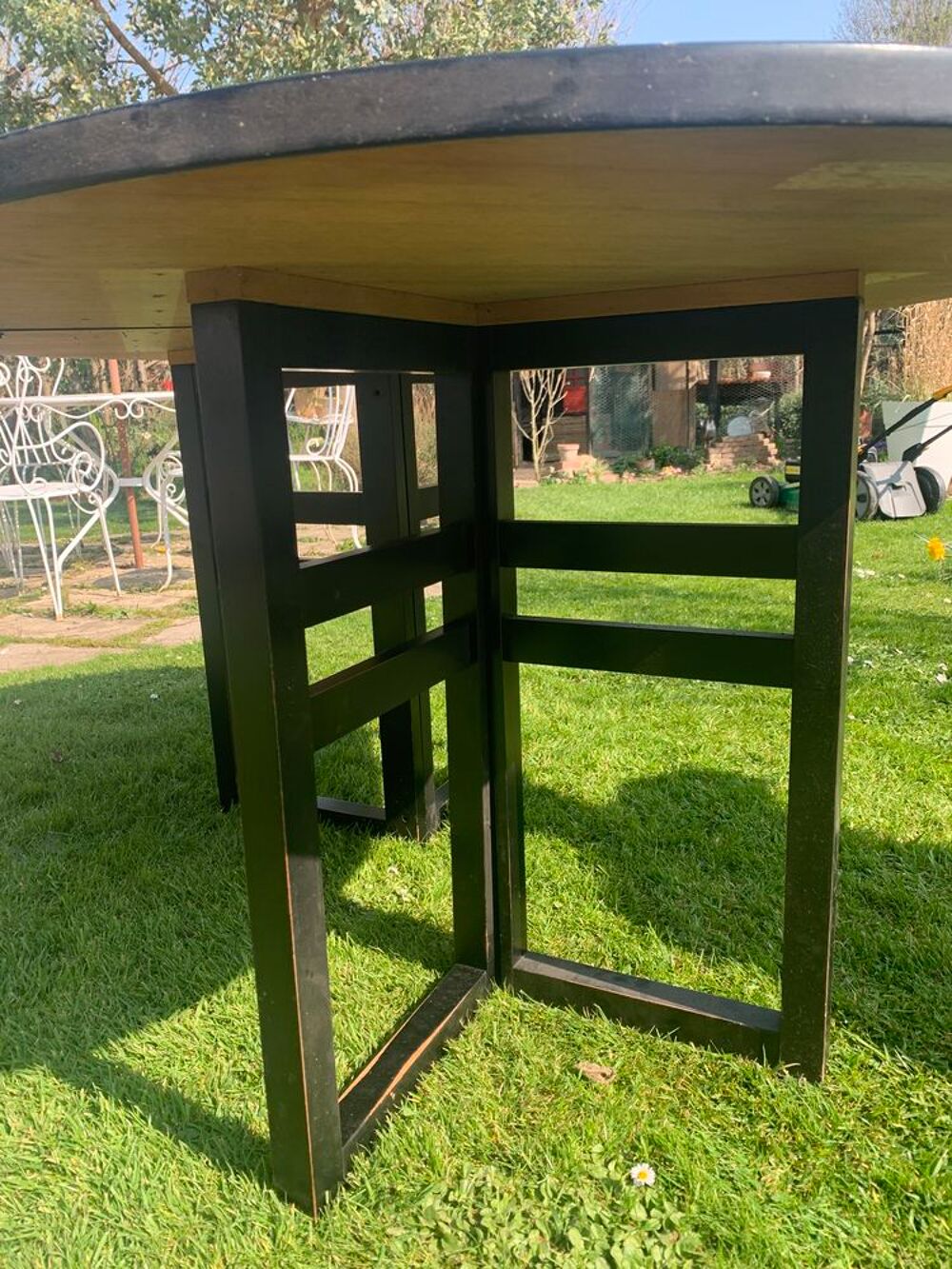 Table et chaises bistrots 
Meubles