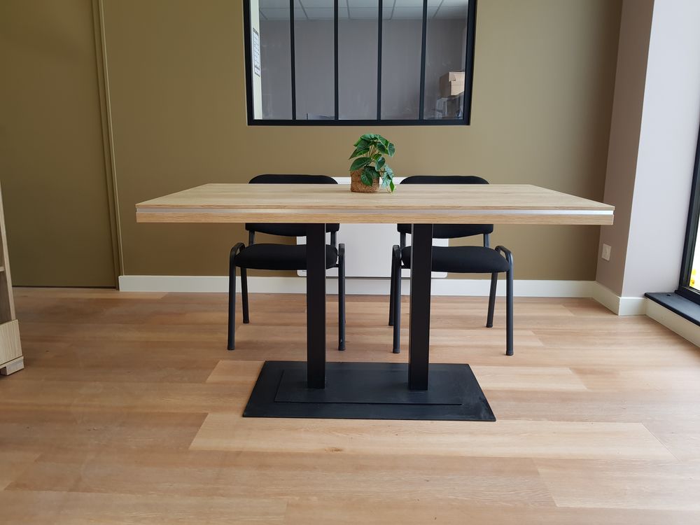 TABLE DE R&Eacute;UNION TIRION
Meubles