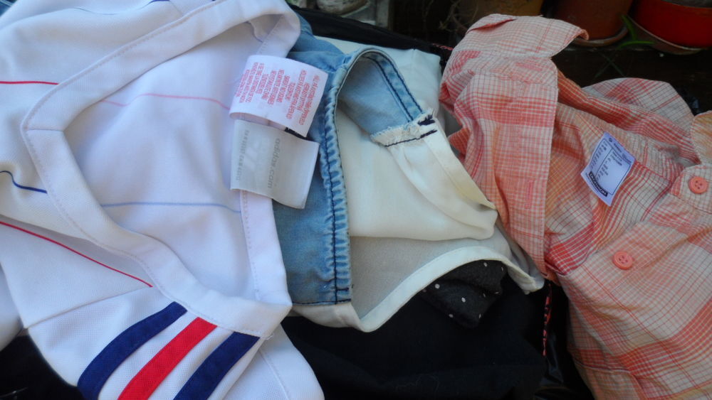 Lot de v&ecirc;tements Femme Homme bon &eacute;tat Vêtements