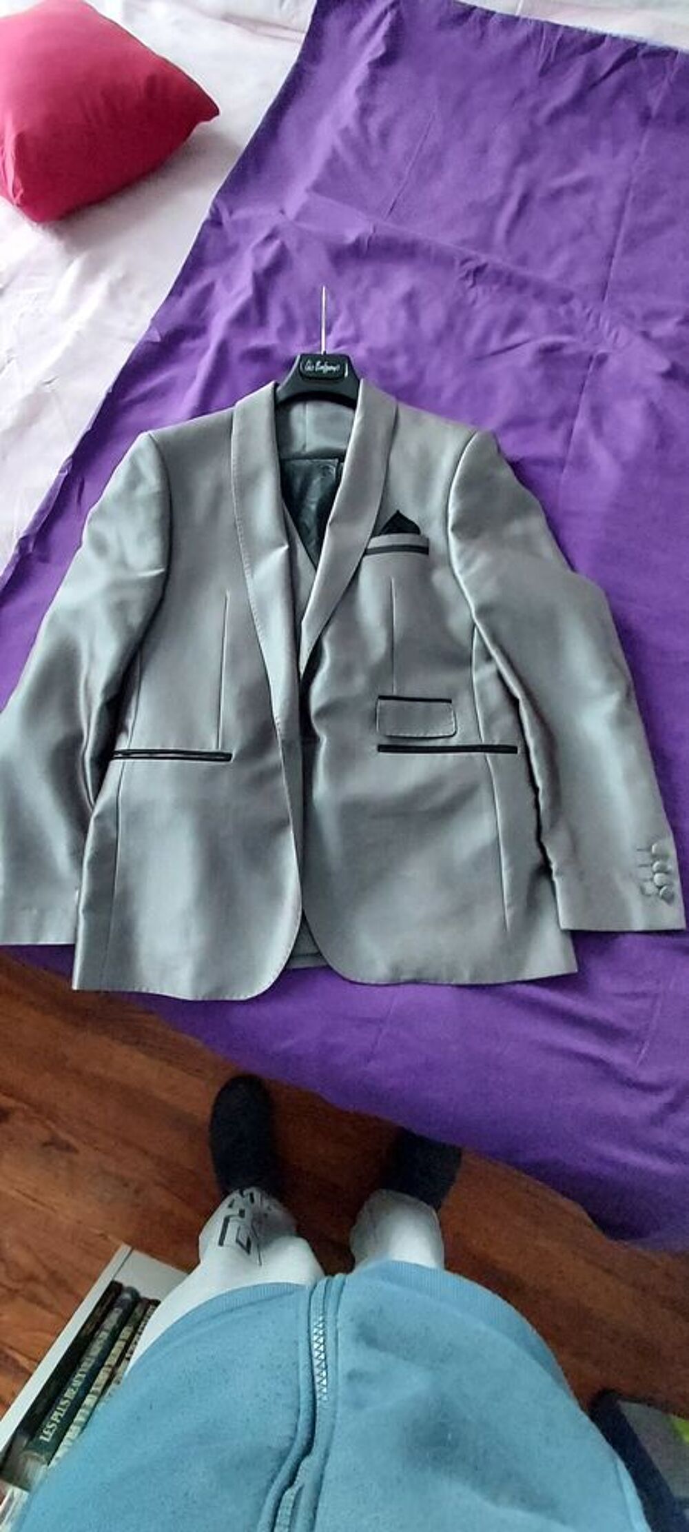 costume complet argent&eacute; Vêtements