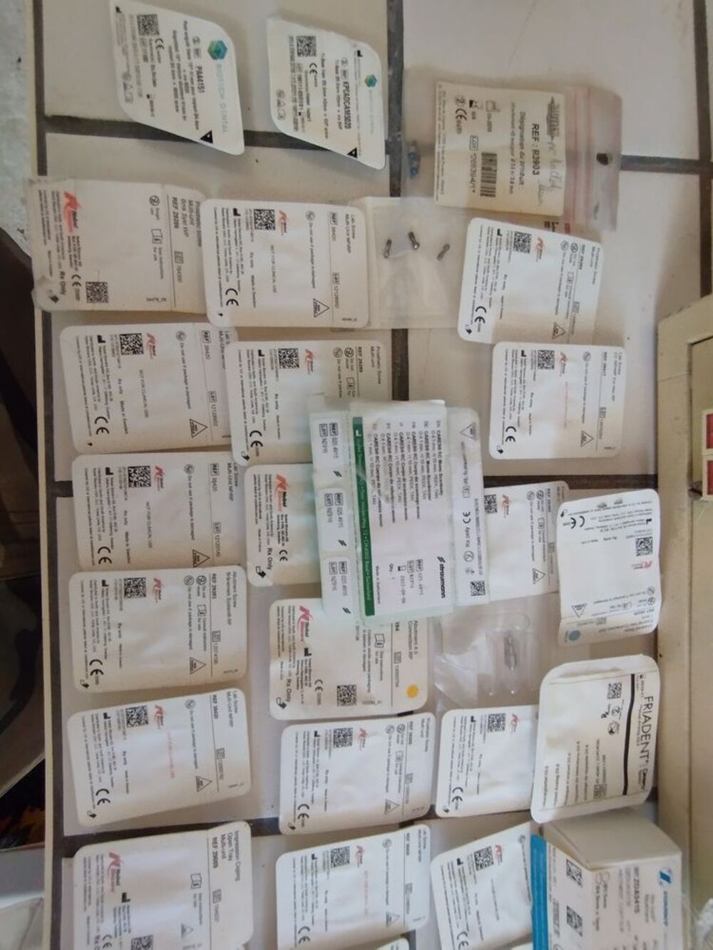   Fournitures Implants Nobel Biocare Zimmer .Strauman, Biotech 