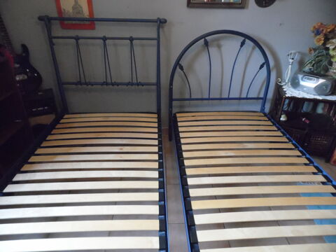 Lot de deux sommiers à lattes métal bleu Poussan (34)
