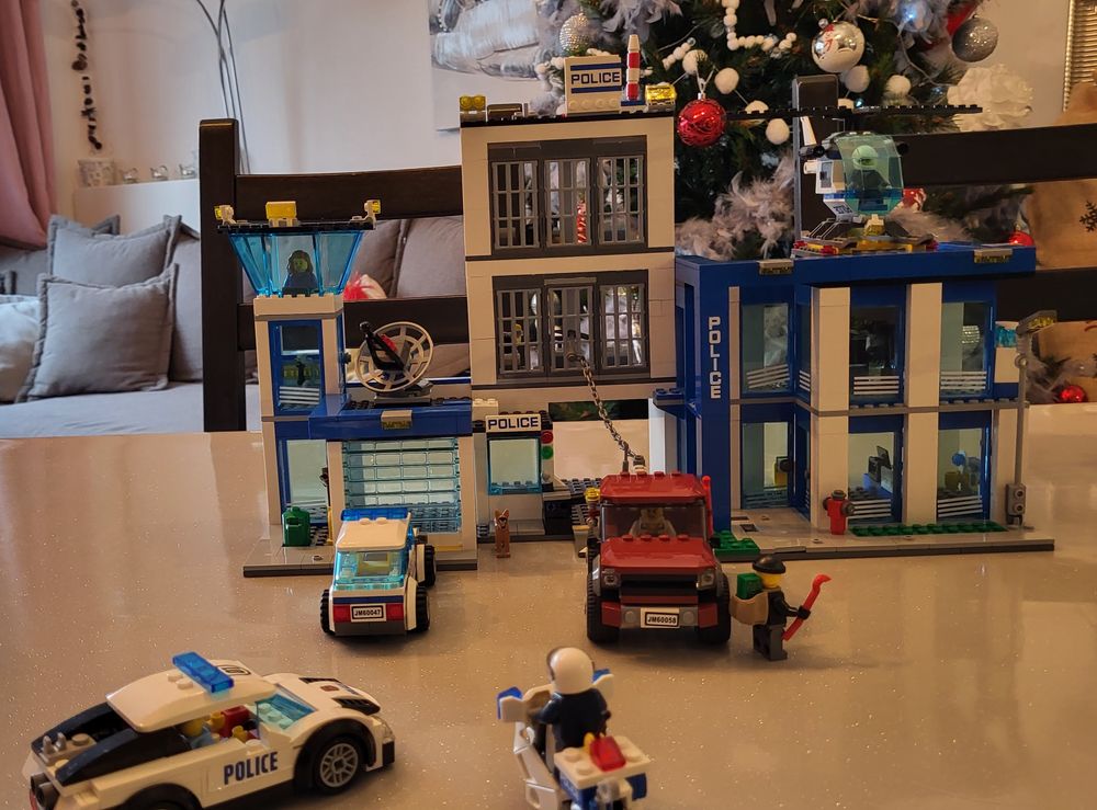 Lego city commissariat de police ref 60047 Jeux / jouets