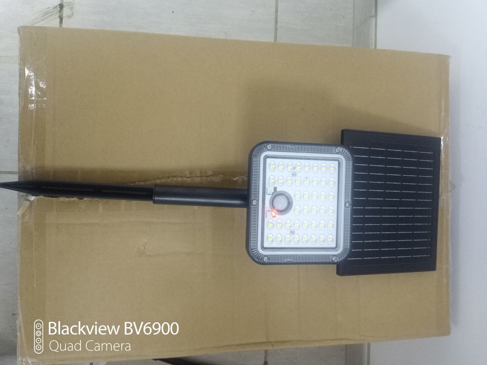 Spot LED Ext&eacute;rieur &Eacute;tanche &agrave; Piquer IP65 Solaire 7 watts Jardin