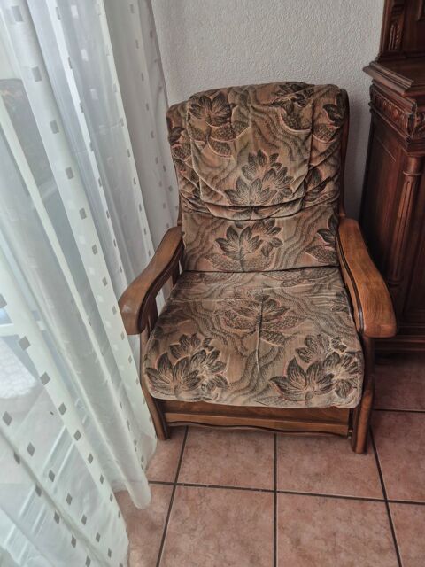 Fauteuil vintage à motif fleuri 50 Rive-de-Gier (42)