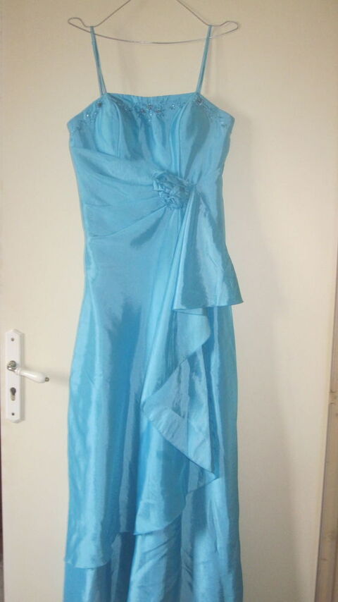 Très belle robe de soirée bleu 30 Andrésy (78)