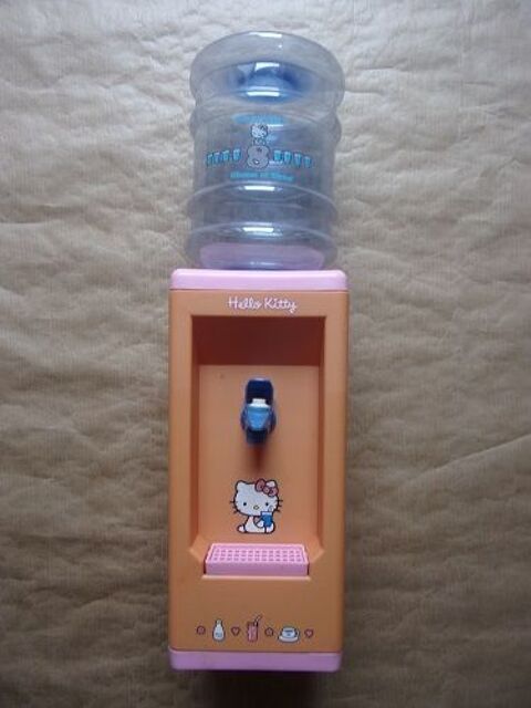 Fontaine  eau Hello Kitty 4 Montaigu-la-Brisette (50)