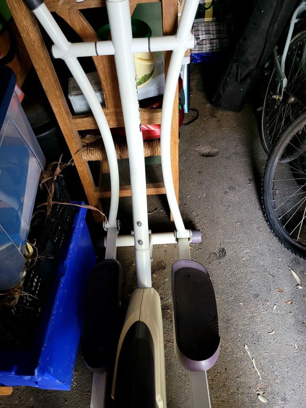 Velo heliptique pour garder la forme ! Sports
