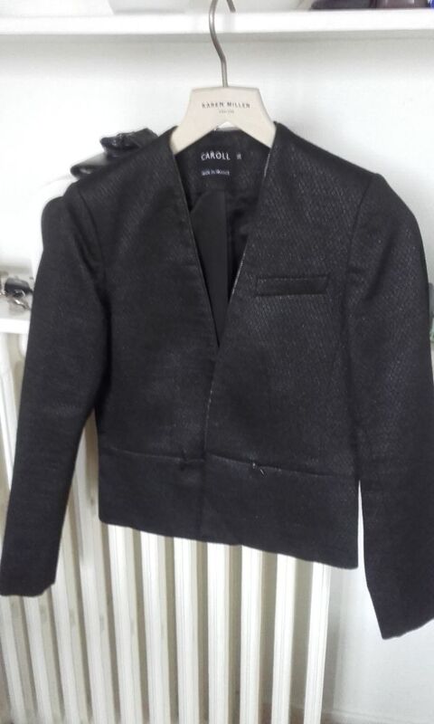 Veste noire marque CAROL OUVERTE 15 Bry-sur-Marne (94)