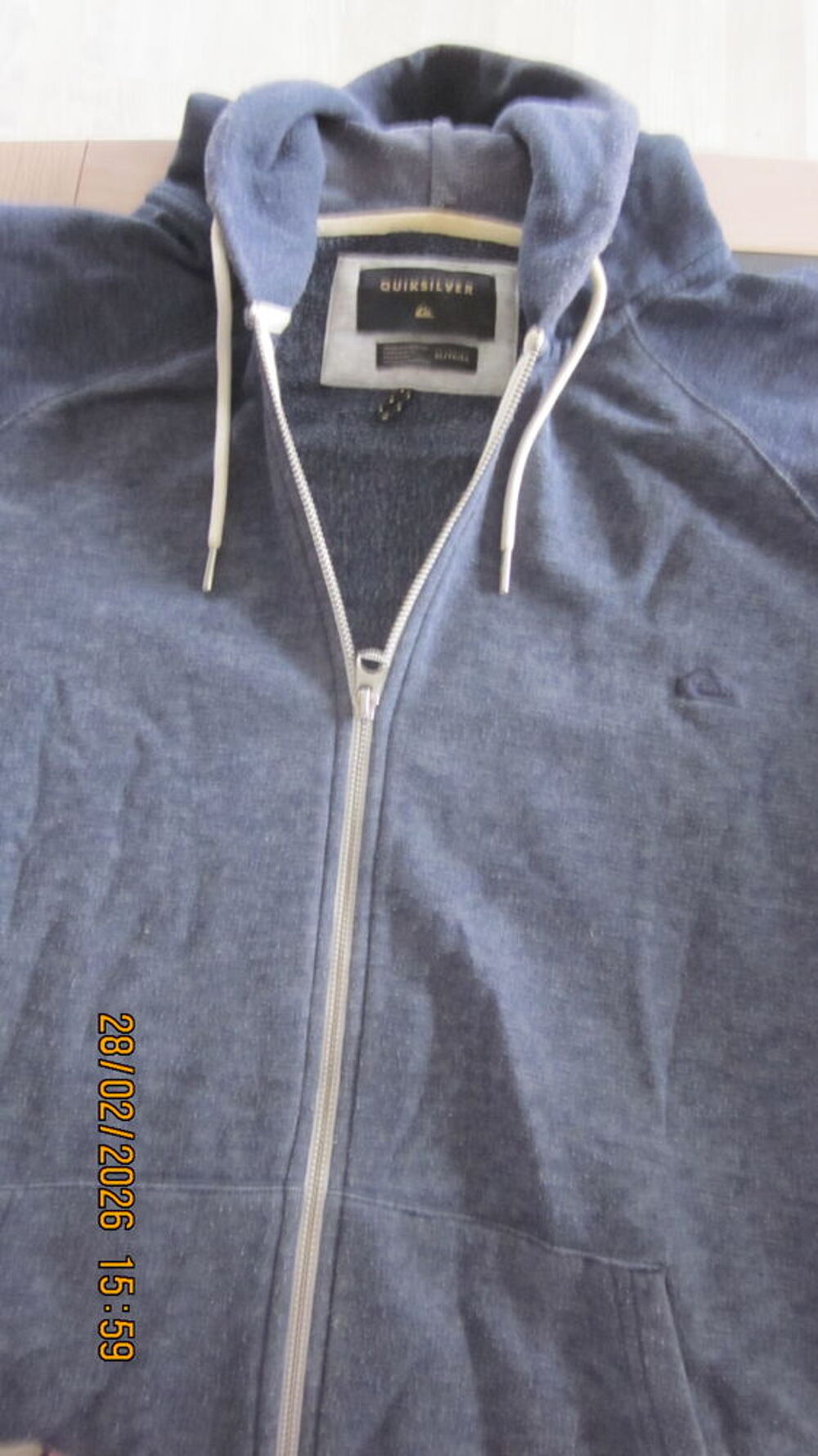 6 SWEAT 2 QUIKSILVER A CAPUCHE ET 2 LEE COOPER TAILLE XL Vêtements