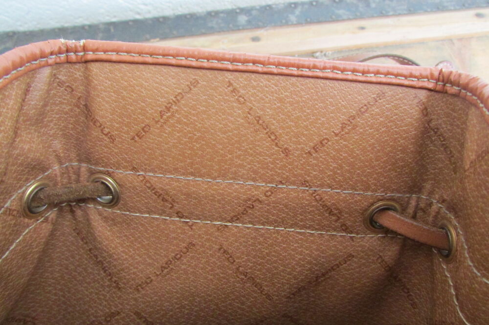 Sac bandouli&egrave;re, Ted Lapidus, vintage Maroquinerie