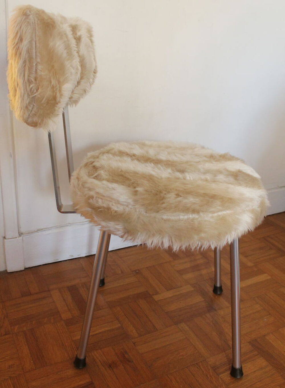 Chaise poilue ou moumoute coiffeuse design 70's Pelfran Meubles