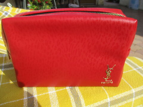 Trousse à Maquillage Effet Cuir Rouge - Neuve 27 La Ferté-Alais (91)