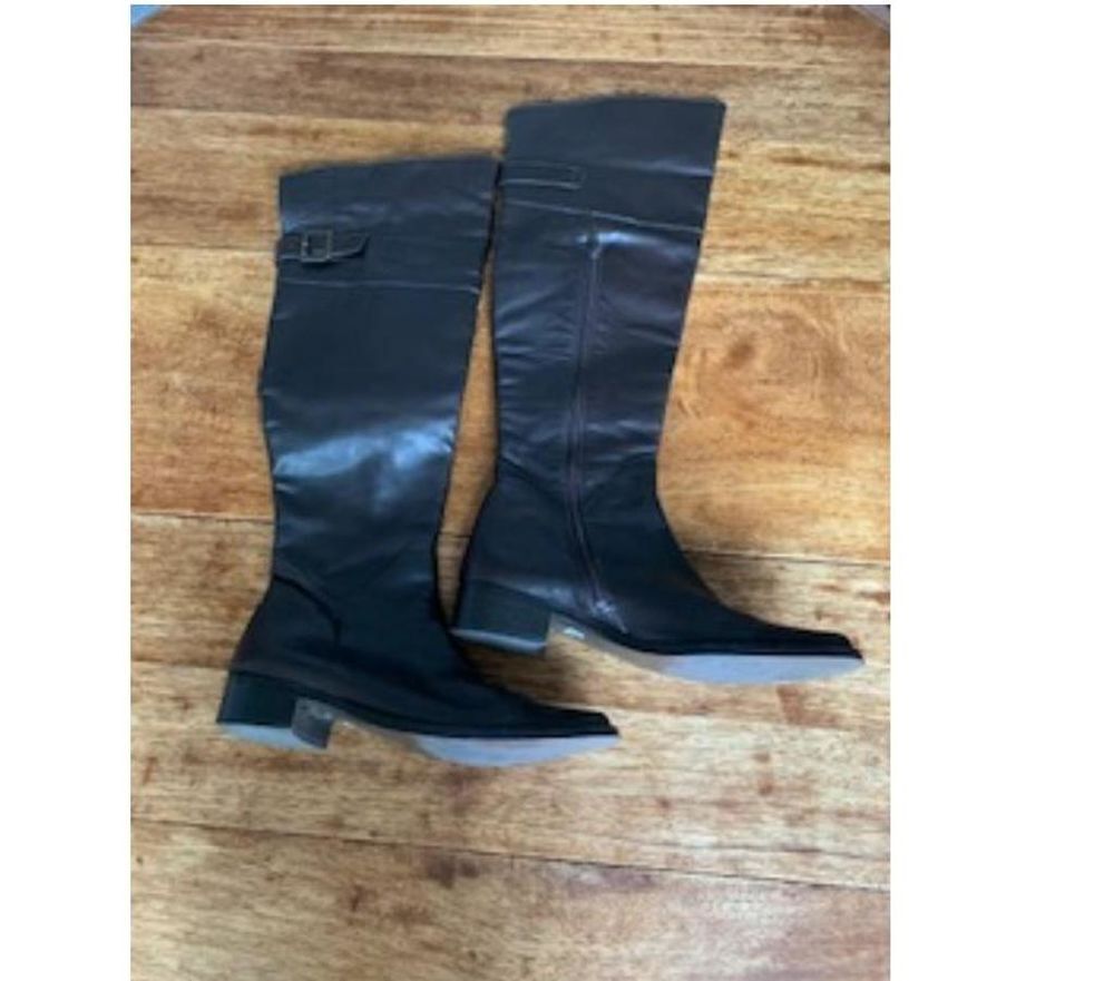 Grandes bottes pour femme en cuir de chez Pacodom. Chaussures