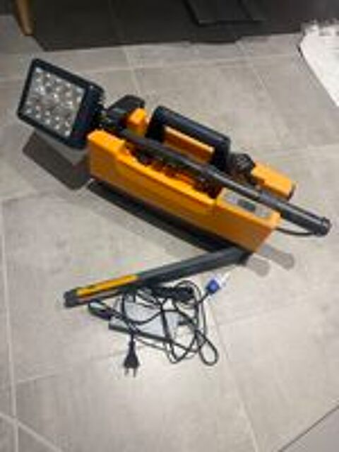   projecteur de chantier Nightsearcher Solaris pro 16000 lumens neuf 