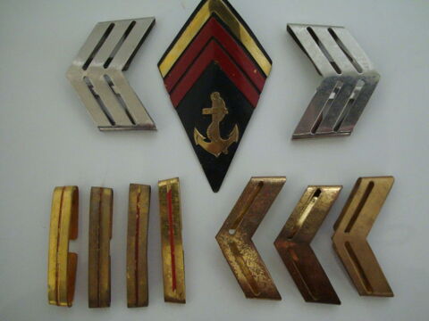 Divers objets militaires anciens ,insignes ,militaria. 20 Is-sur-Tille (21)