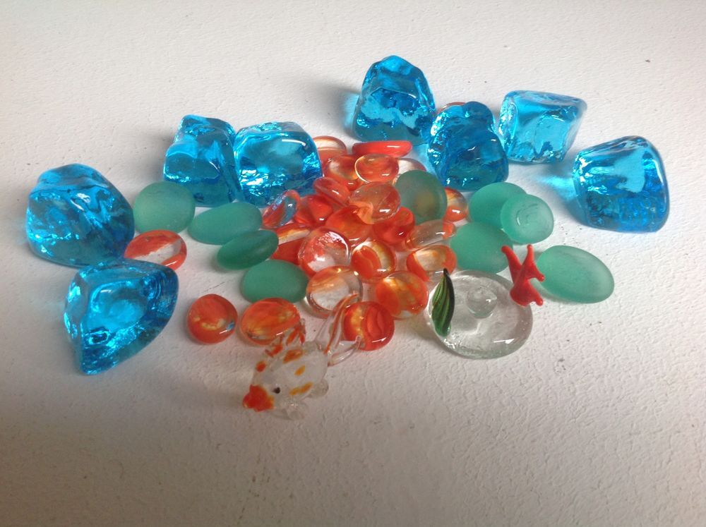 POISSON ALGUES GLA&Ccedil;ONS ET PETITS GALETS EN VERRE Envoi Possi Décoration