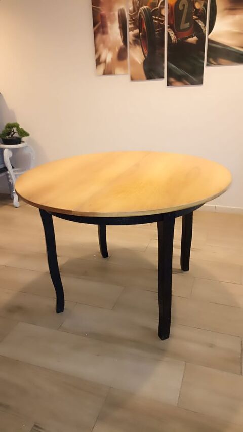 Table ronde en bois massif 50 Aizenay (85)