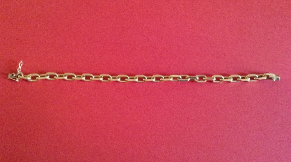 Bracelet ancien maille ajour&eacute;e.
Bijoux et montres